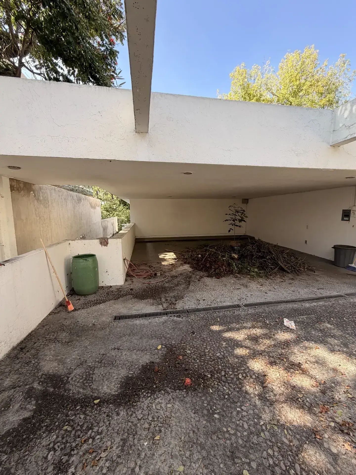 Servicio de excavaciones con personal y maquinaria especializada, enfocado en seguridad, retiro de escombro y avance de obra en Zapopan y Guadalajara.