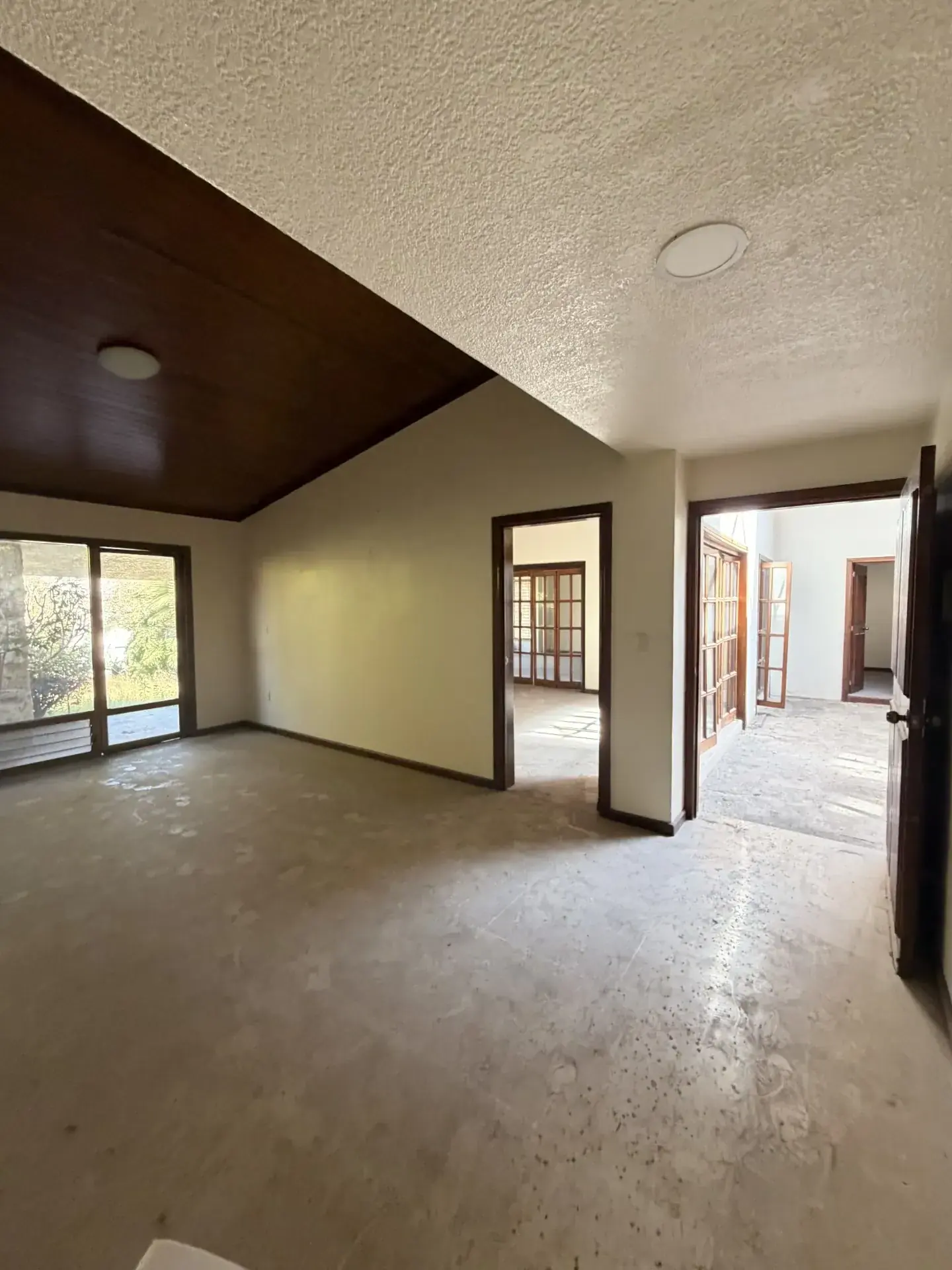 Servicio de excavaciones con personal y maquinaria especializada, enfocado en seguridad, retiro de escombro y avance de obra en Zapopan y Guadalajara.