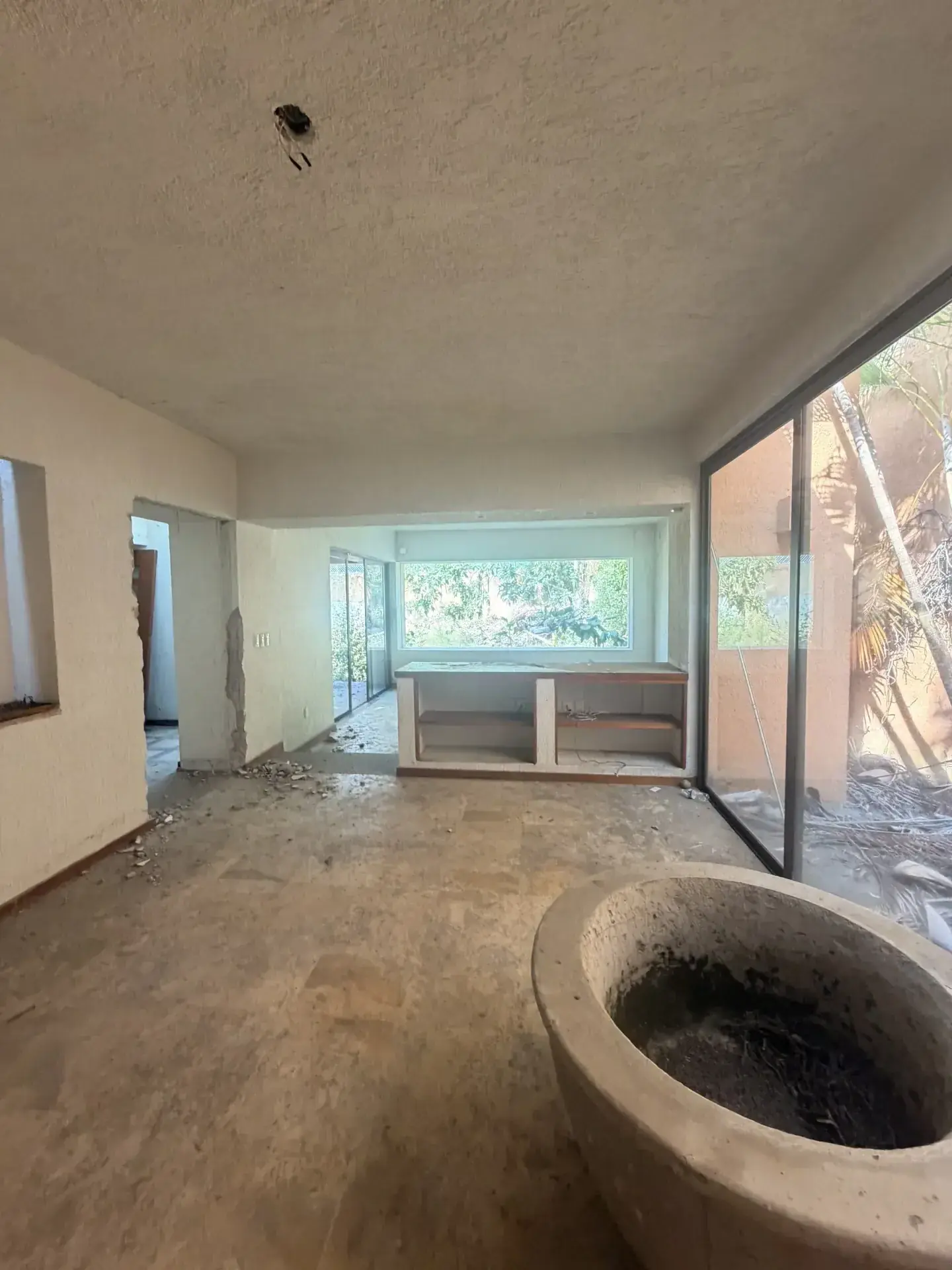Servicio de limpieza de escombro con personal y maquinaria especializada, enfocado en seguridad, retiro de escombro y avance de obra en Zapopan y Guadalajara.