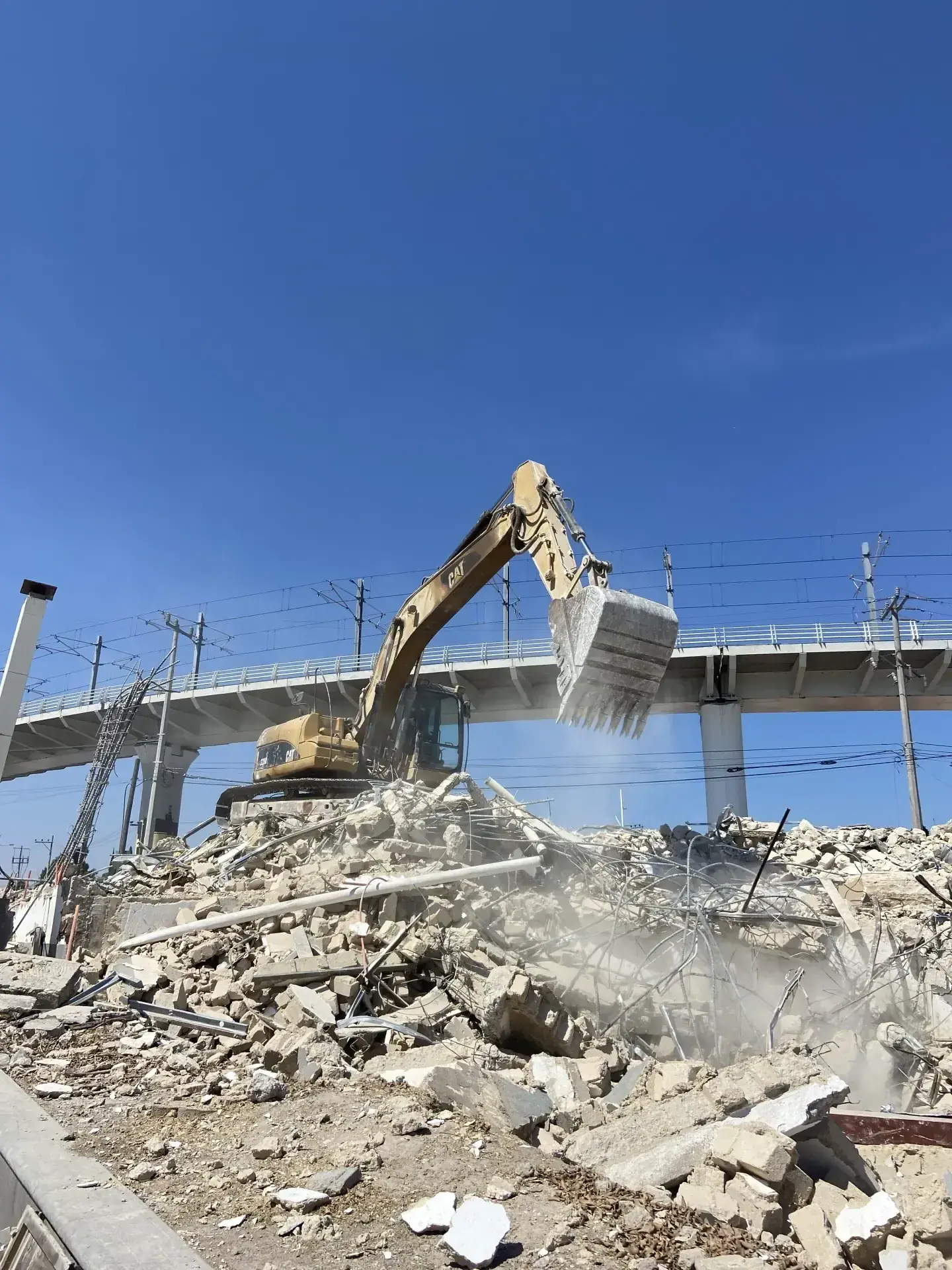 Servicio de proyecto de construccion con personal y maquinaria especializada, enfocado en seguridad, retiro de escombro y avance de obra en Zapopan y Guadalajara.