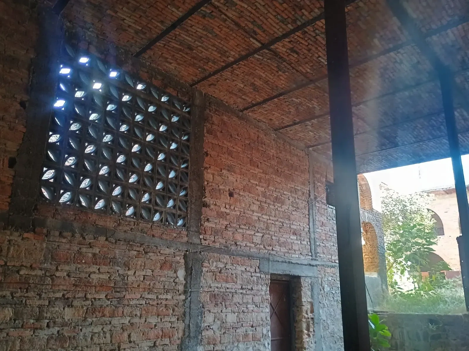 Servicio de proyecto de construccion con personal y maquinaria especializada, enfocado en seguridad, retiro de escombro y avance de obra en Zapopan y Guadalajara.
